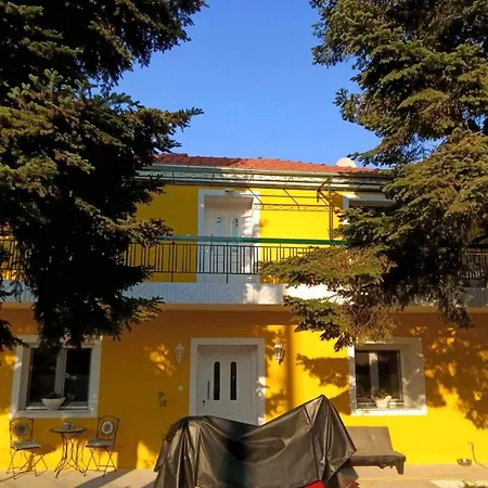 Yellow House * Eleftheroupoli