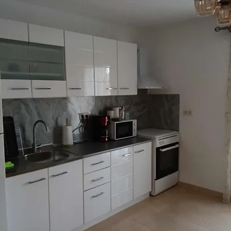 Yellow House Apartment Eleftheroupoli